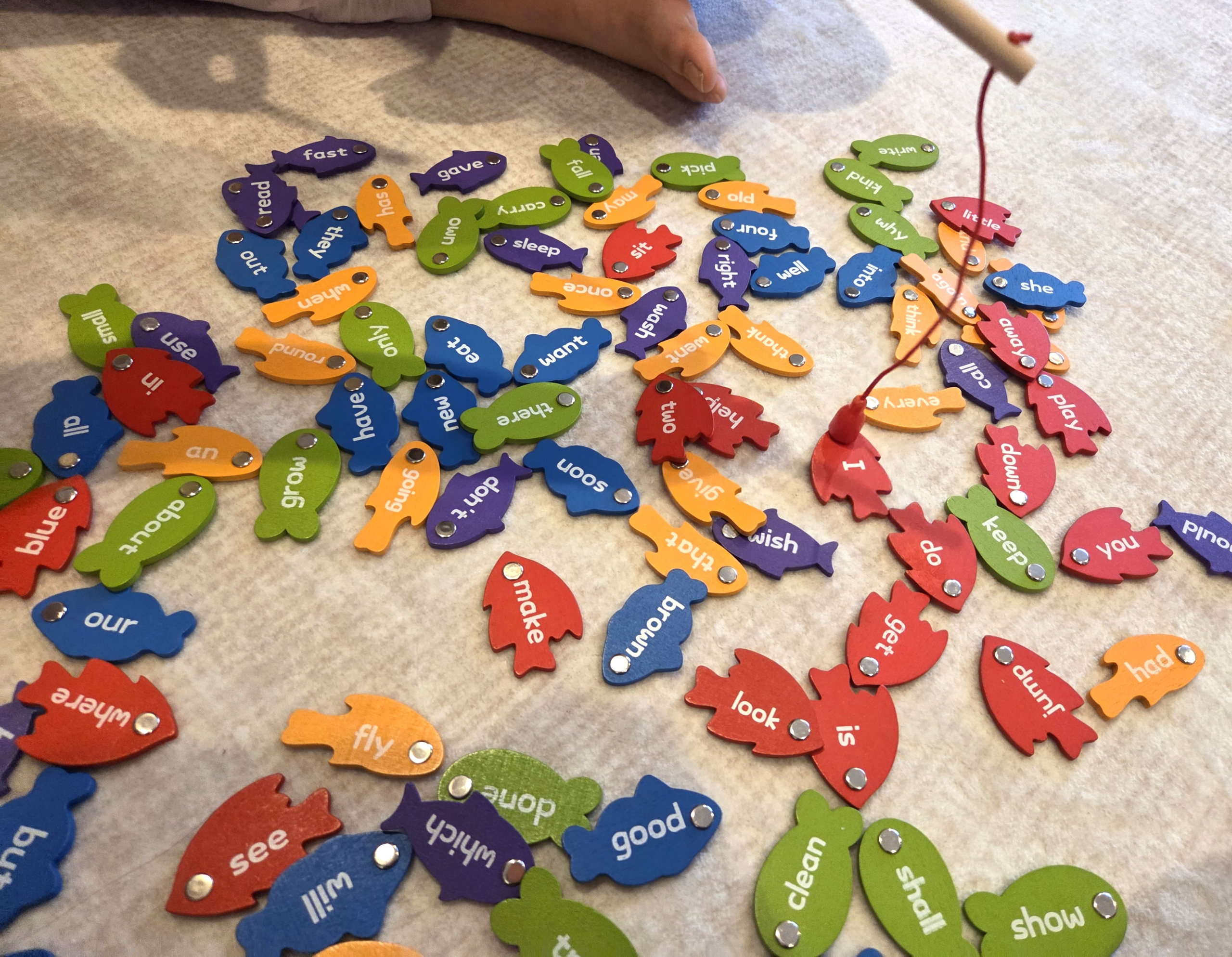 Wooden magnetic sight word fishing game with 220 color-coded fish for toddlers and preschoolers